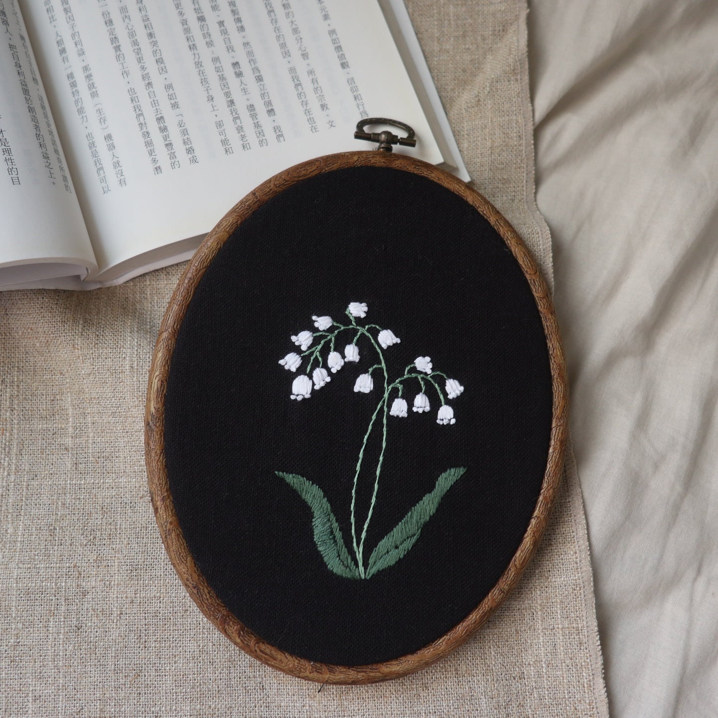 鈴蘭花手刺繡掛飾/小花擺件