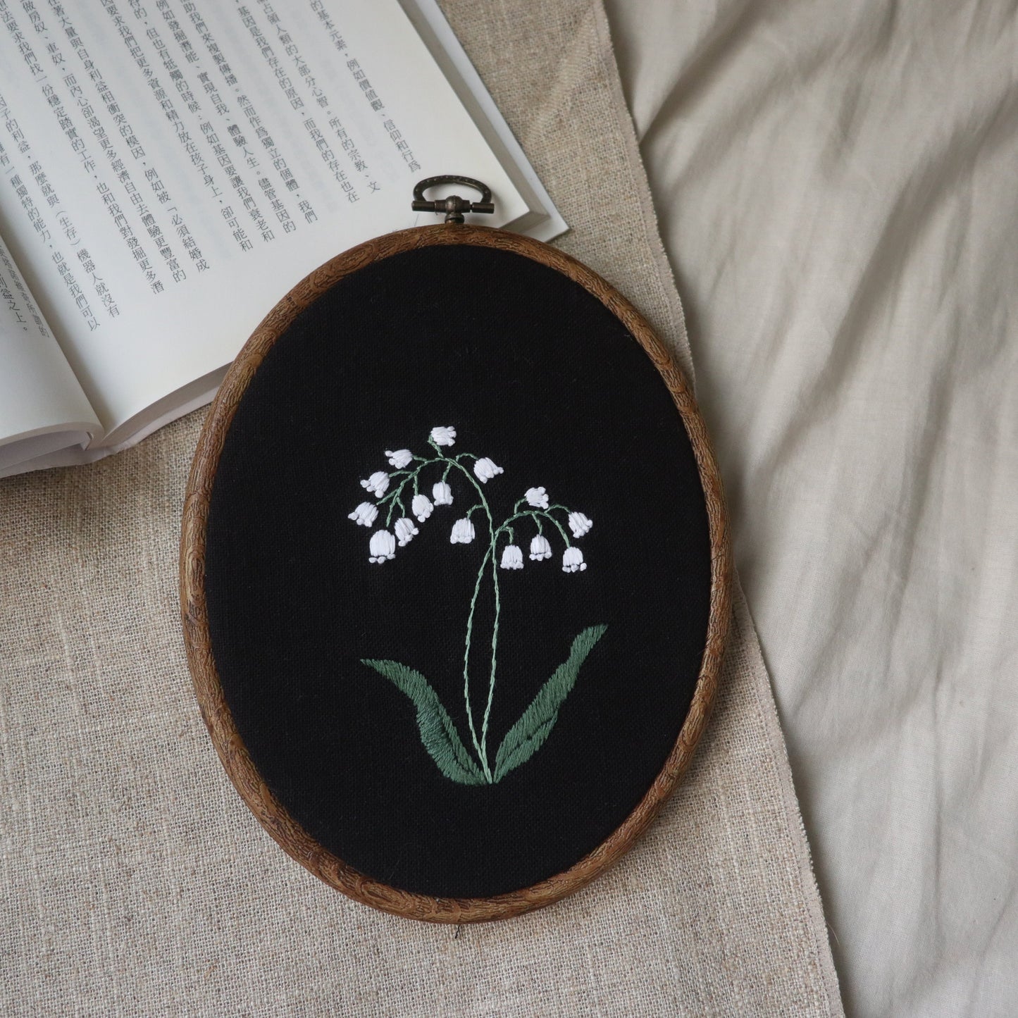 鈴蘭花手刺繡掛飾/小花擺件