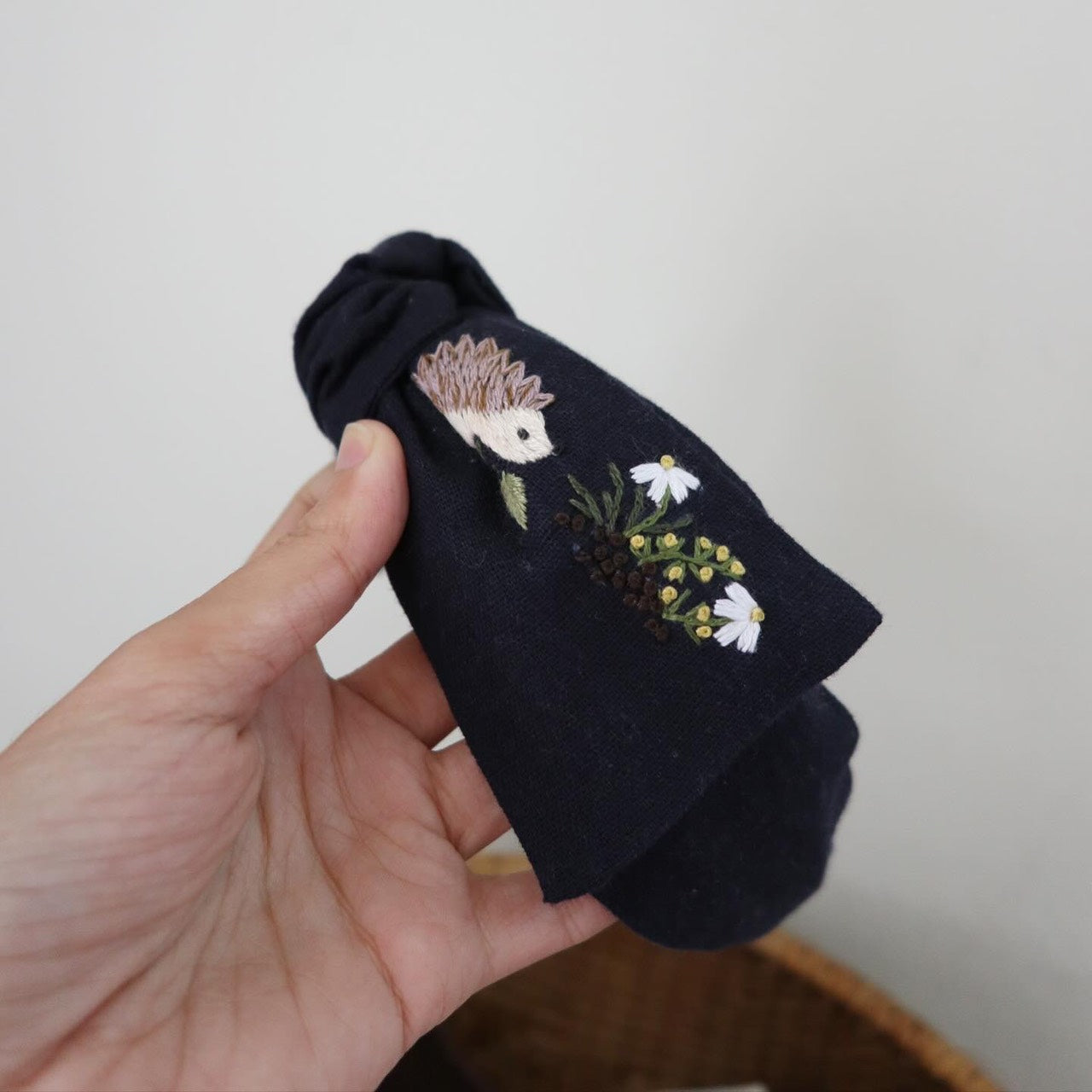 小刺猬手刺繡蝴蝶結髮箍/單邊刺繡